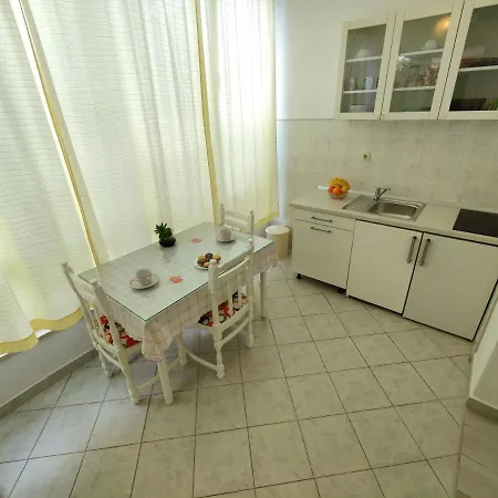 Cosey Studio For 2 Free Private Parking Apartment Makarska