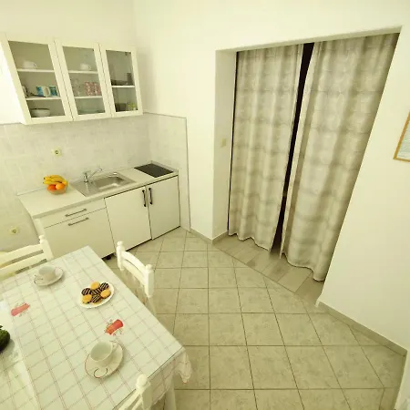 Cosey Studio For 2 Free Private Parking Apartment Makarska