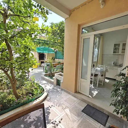 Cosey For 2 Free Private Parking Makarska