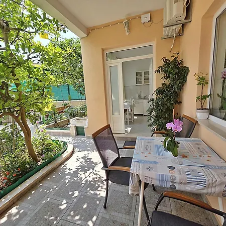 Cosey For 2 Free Private Parking Apartament Makarska